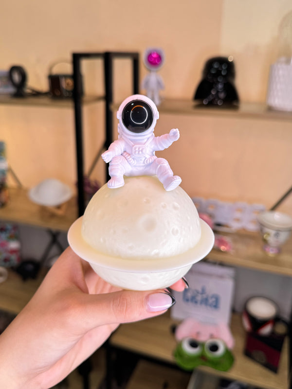 Lámpara Saturno con Astronauta